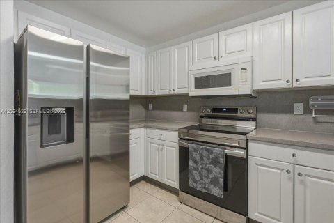 Copropriété à vendre à Doral, Floride: 3 chambres, 121.89 m2 № 2084853 - photo 14