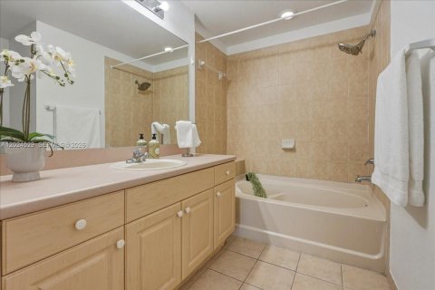 Copropriété à vendre à Doral, Floride: 3 chambres, 121.89 m2 № 2084853 - photo 24