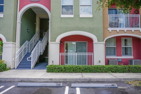 Copropriété à vendre à Doral, Floride: 3 chambres, 121.89 m2 № 2084853 - photo 2