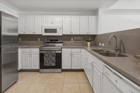 Copropriété à vendre à Doral, Floride: 3 chambres, 121.89 m2 № 2084853 - photo 13
