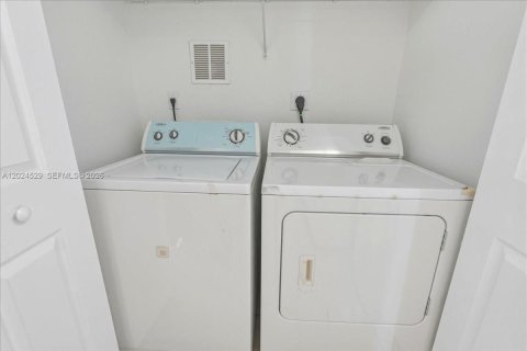 Copropriété à vendre à Doral, Floride: 3 chambres, 121.89 m2 № 2084853 - photo 15