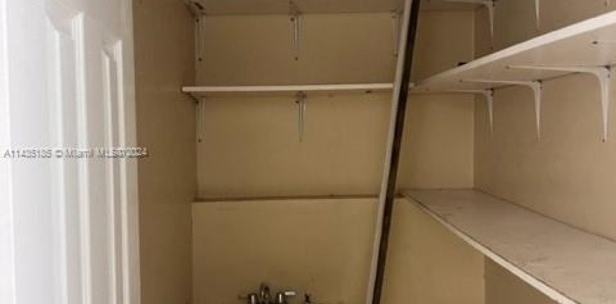 Immobilier commercial à Miami Gardens, Floride № 665445