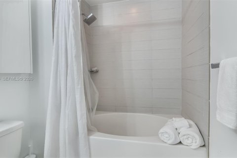 Купить кондоминиум в Майами, Флорида 2 спальни, 126.9м2, № 2326990 - фото 25