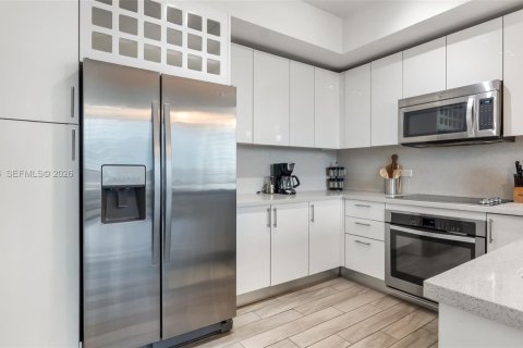 Купить кондоминиум в Майами, Флорида 2 спальни, 126.9м2, № 2326990 - фото 10