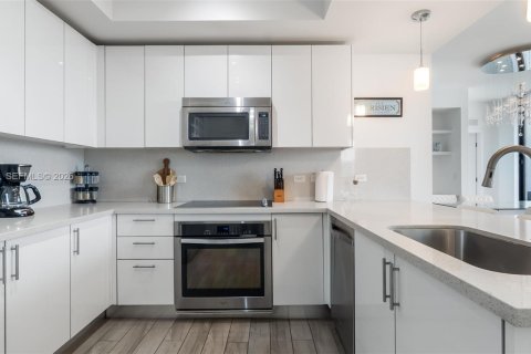 Купить кондоминиум в Майами, Флорида 2 спальни, 126.9м2, № 2326990 - фото 8