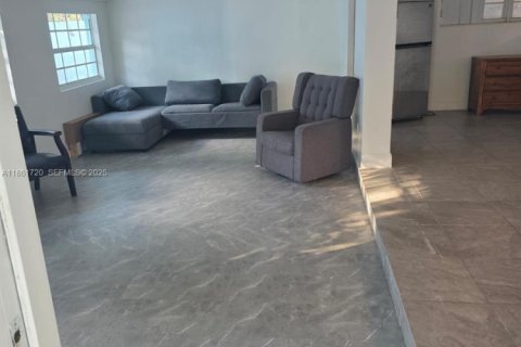 Купить виллу или дом в Майами-Гарденс, Флорида 3 спальни, 157м2, № 1991482 - фото 16