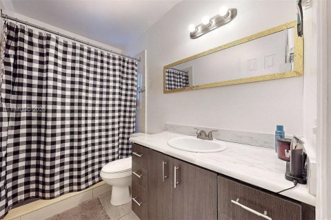 Купить виллу или дом в Майами-Гарденс, Флорида 3 спальни, 157м2, № 1991482 - фото 26