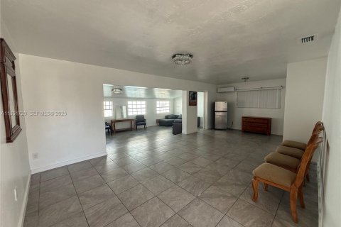 Купить виллу или дом в Майами-Гарденс, Флорида 3 спальни, 157м2, № 1991482 - фото 13