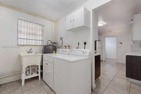 Купить виллу или дом в Майами-Гарденс, Флорида 3 спальни, 157м2, № 1991482 - фото 12