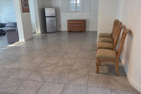 Купить виллу или дом в Майами-Гарденс, Флорида 3 спальни, 157м2, № 1991482 - фото 18