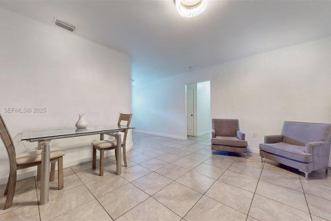 Купить виллу или дом в Майами-Гарденс, Флорида 3 спальни, 157м2, № 1991482 - фото 14