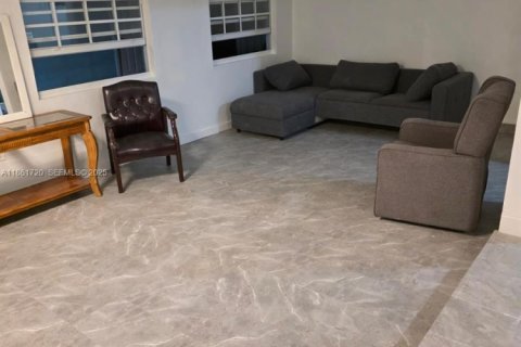 Купить виллу или дом в Майами-Гарденс, Флорида 3 спальни, 157м2, № 1991482 - фото 17