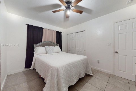 Купить виллу или дом в Майами-Гарденс, Флорида 3 спальни, 157м2, № 1991482 - фото 25