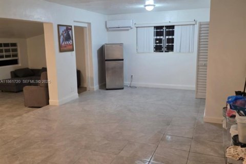 Купить виллу или дом в Майами-Гарденс, Флорида 3 спальни, 157м2, № 1991482 - фото 21