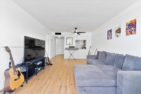 Copropriété à vendre à Davie, Floride: 1 chambre, 59.92 m2 № 1796990 - photo 3