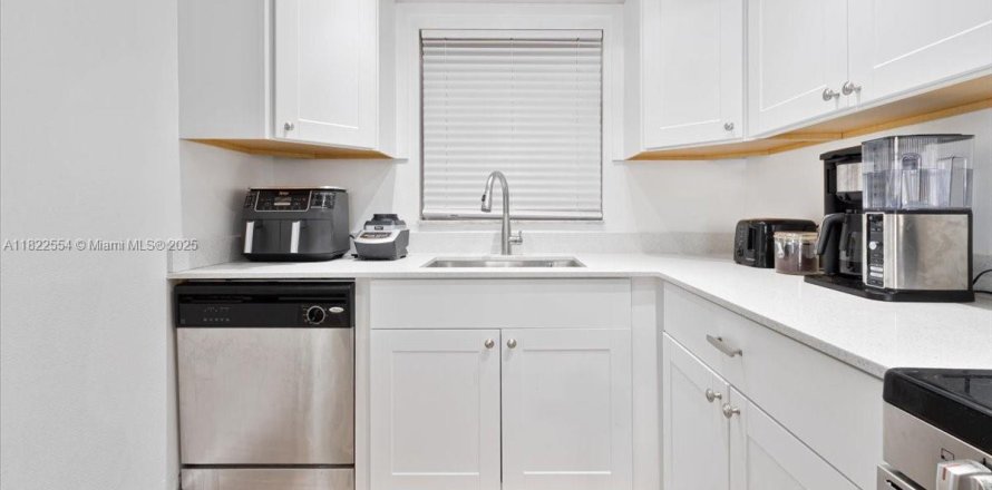 Condo in Davie, Florida, 1 bedroom № 1796990