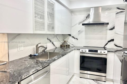 Купить кондоминиум в Халландейл-Бич, Флорида 1 спальня, 74.14м2, № 2154247 - фото 5