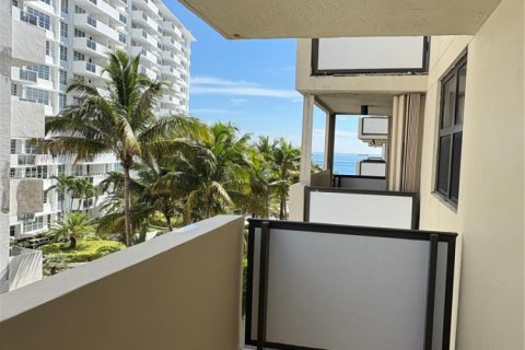 Copropriété à vendre à Miami Beach, Floride: 2 chambres, 81.2 m2 № 1924310 - photo 16