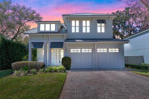 House in Winter Park, Florida 4 bedrooms, 293.66 sq.m. № 1902084 - photo 1