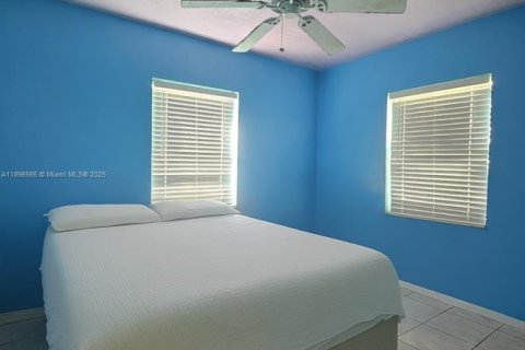 House in Miami Gardens, Florida 3 bedrooms, 78.04 sq.m. № 1948681 - photo 19