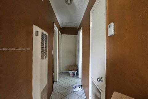 House in Miami Gardens, Florida 3 bedrooms, 78.04 sq.m. № 1948681 - photo 18