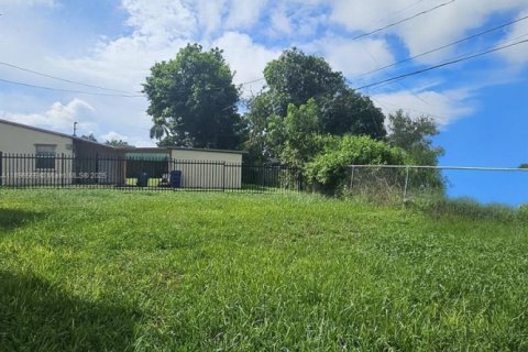 House in Miami Gardens, Florida 3 bedrooms, 78.04 sq.m. № 1948681 - photo 5