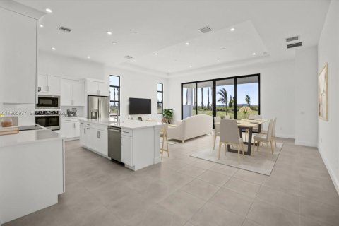 Купить виллу или дом в Порт-Сент-Луси, Флорида 9 комнат, 231.88м2, № 2027970 - фото 6