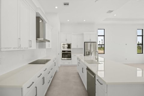 Купить виллу или дом в Порт-Сент-Луси, Флорида 9 комнат, 231.88м2, № 2027970 - фото 17