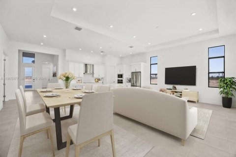 Купить виллу или дом в Порт-Сент-Луси, Флорида 9 комнат, 231.88м2, № 2027970 - фото 10