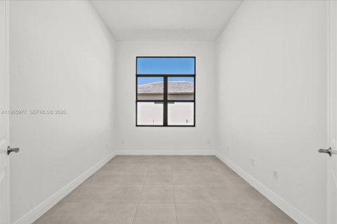 Купить виллу или дом в Порт-Сент-Луси, Флорида 9 комнат, 231.88м2, № 2027970 - фото 28