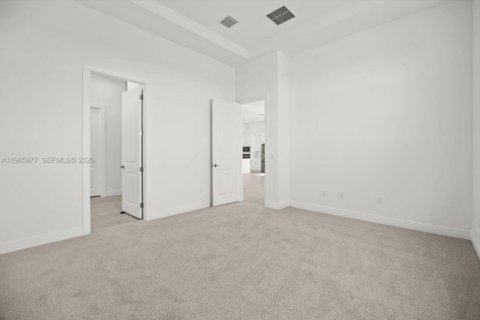 Купить виллу или дом в Порт-Сент-Луси, Флорида 9 комнат, 231.88м2, № 2027970 - фото 23