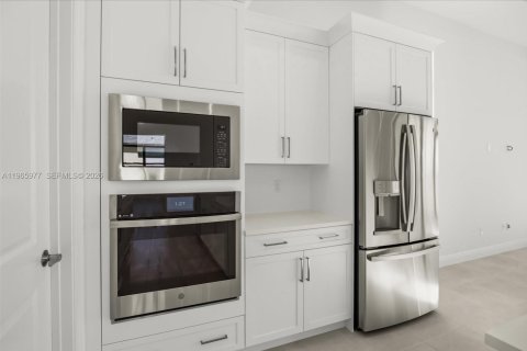 Купить виллу или дом в Порт-Сент-Луси, Флорида 9 комнат, 231.88м2, № 2027970 - фото 20