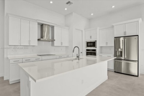 Купить виллу или дом в Порт-Сент-Луси, Флорида 9 комнат, 231.88м2, № 2027970 - фото 16