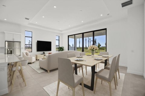 Купить виллу или дом в Порт-Сент-Луси, Флорида 9 комнат, 231.88м2, № 2027970 - фото 8