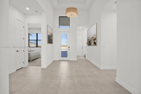 Купить виллу или дом в Порт-Сент-Луси, Флорида 9 комнат, 231.88м2, № 2027970 - фото 4