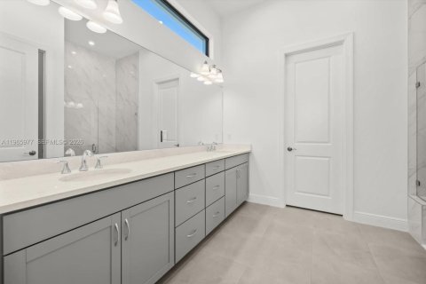 Купить виллу или дом в Порт-Сент-Луси, Флорида 9 комнат, 231.88м2, № 2027970 - фото 25