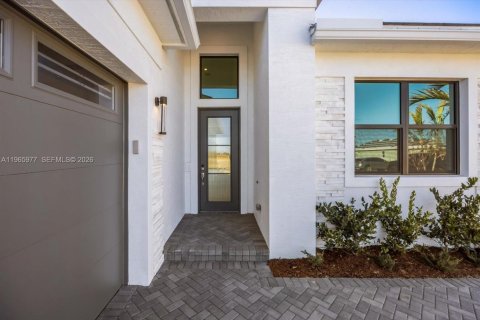 Купить виллу или дом в Порт-Сент-Луси, Флорида 9 комнат, 231.88м2, № 2027970 - фото 3