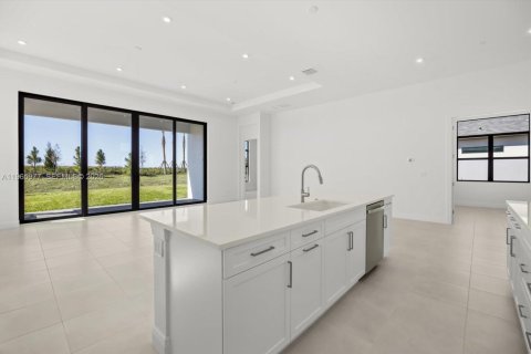 Купить виллу или дом в Порт-Сент-Луси, Флорида 9 комнат, 231.88м2, № 2027970 - фото 18