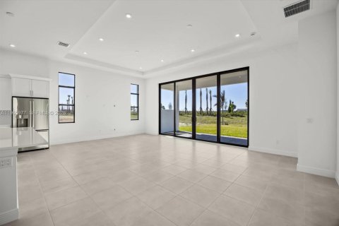 Купить виллу или дом в Порт-Сент-Луси, Флорида 9 комнат, 231.88м2, № 2027970 - фото 9