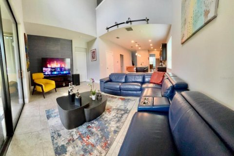 Casa en venta en Orlando, Florida, 4 dormitorios, 201.97 m2 № 1914598 - foto 3