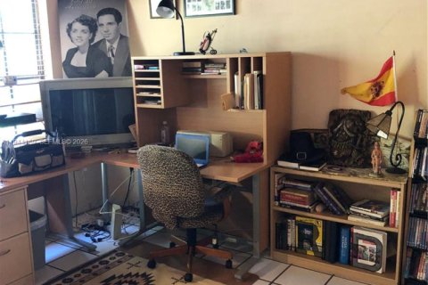 Townhouse in Miami, Florida 2 bedrooms, 113.53 sq.m. № 2001254 - photo 17