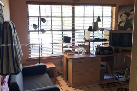 Townhouse in Miami, Florida 2 bedrooms, 113.53 sq.m. № 2001254 - photo 18