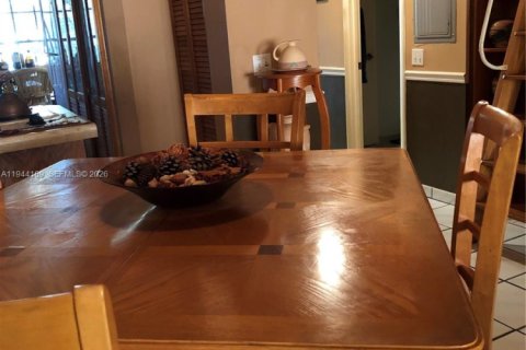 Touwnhouse à vendre à Miami, Floride: 2 chambres, 113.53 m2 № 2001254 - photo 3