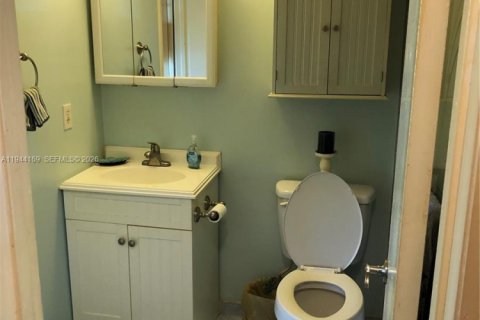 Townhouse in Miami, Florida 2 bedrooms, 113.53 sq.m. № 2001254 - photo 16