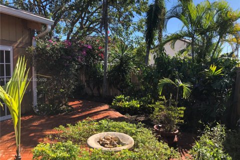 Townhouse in Miami, Florida 2 bedrooms, 113.53 sq.m. № 2001254 - photo 11