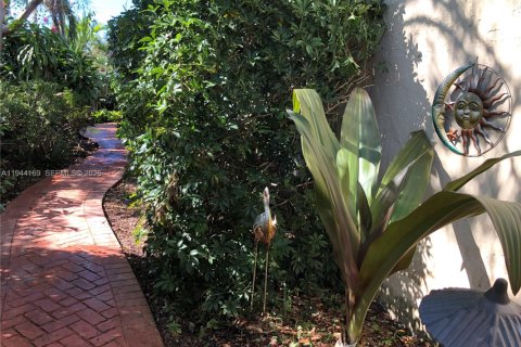 Townhouse in Miami, Florida 2 bedrooms, 113.53 sq.m. № 2001254 - photo 13