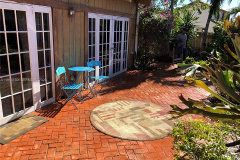 Townhouse in Miami, Florida 2 bedrooms, 113.53 sq.m. № 2001254 - photo 10