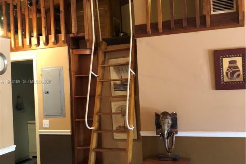 Townhouse in Miami, Florida 2 bedrooms, 113.53 sq.m. № 2001254 - photo 24