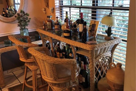 Touwnhouse à vendre à Miami, Floride: 2 chambres, 113.53 m2 № 2001254 - photo 4