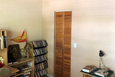 Townhouse in Miami, Florida 2 bedrooms, 113.53 sq.m. № 2001254 - photo 21